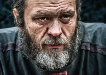 A Homeless Man’s Life Changed After He Found An Old Disney Illustration In A Rubbish Bin